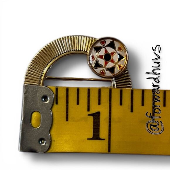 Vintage Circular Brooch – Gold Tone with Geometric Star Design - Picture 4 of 7